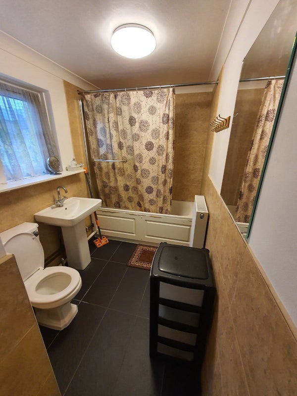 Photo 2: bathroom 1