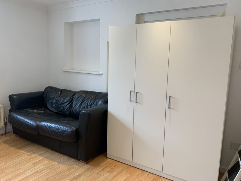 'Iver Studio Annexe available from 1 April 2022' Room to Rent from