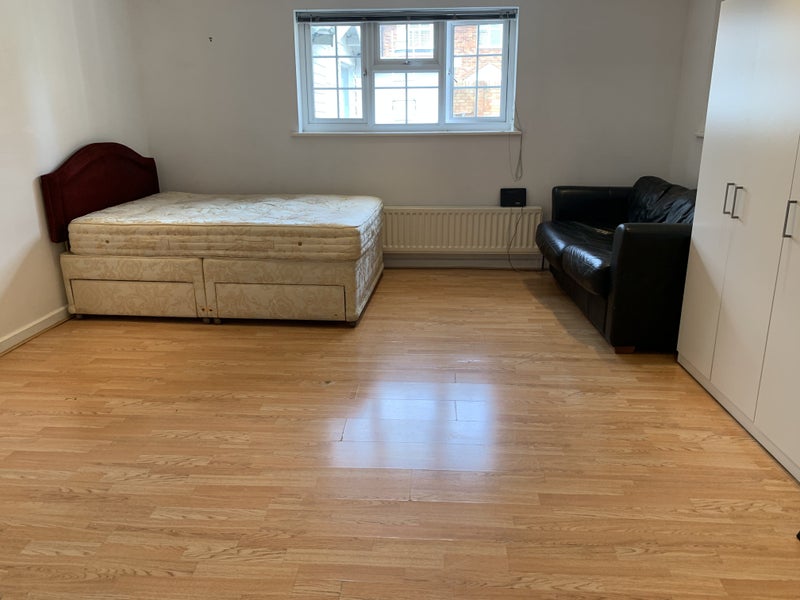 'Iver Studio Annexe available from 1 April 2022' Room to Rent from