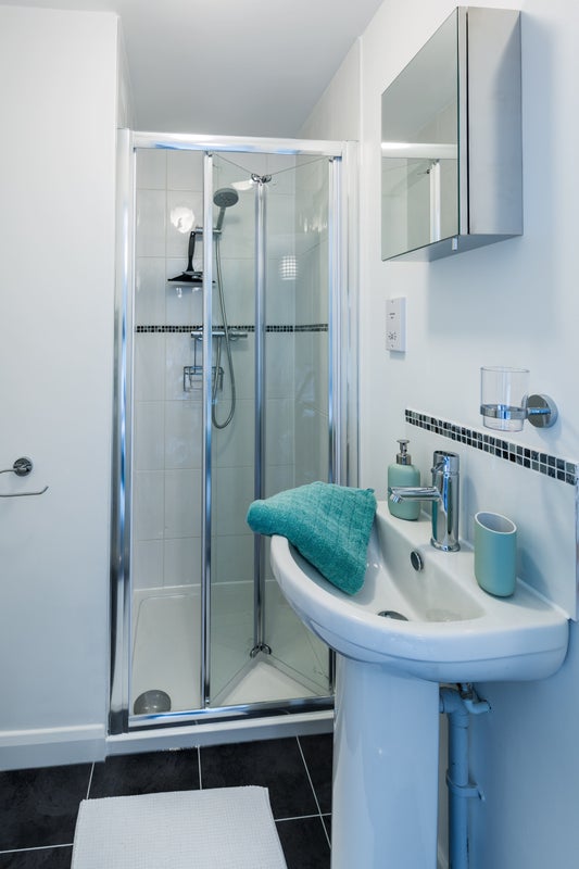 'Double ensuite room in smart Redhill house ' Room to Rent from SpareRoom