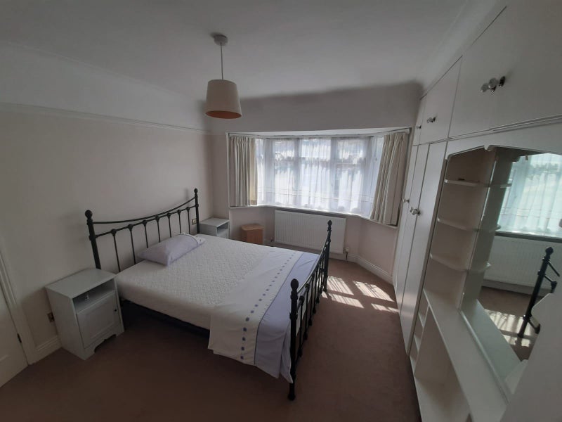 Photo 1: Double bedroom fitted wardrobes 