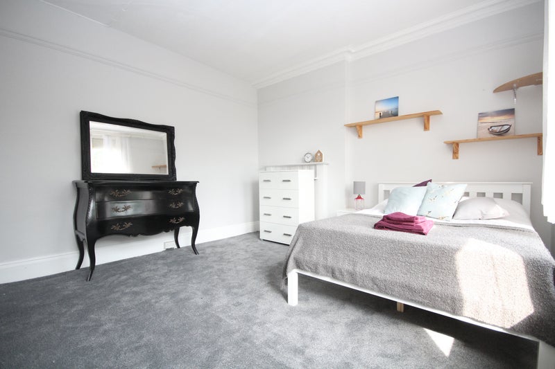 Photo 1: ROOM 1 - £1050 per month including all bills
