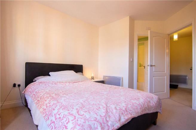 Photo 1: Bedroom