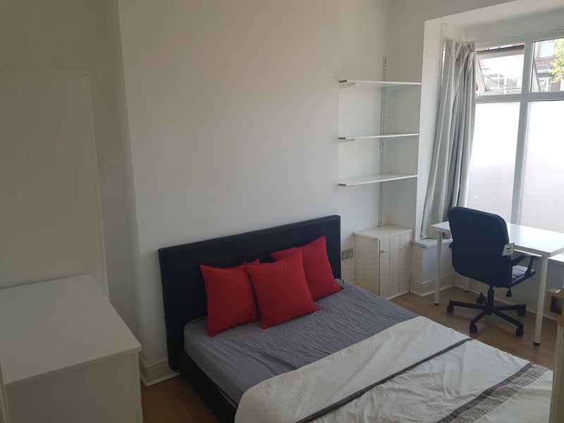 Photo 1: Bedroom 4 (Double - AVAILABLE)