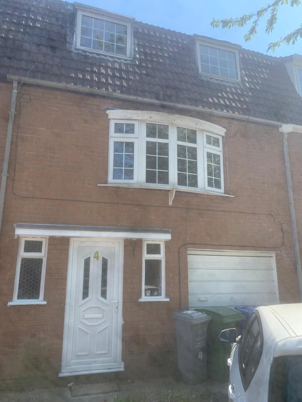 '4 bed house to share in Timperley at £395 a month' Room to Rent from