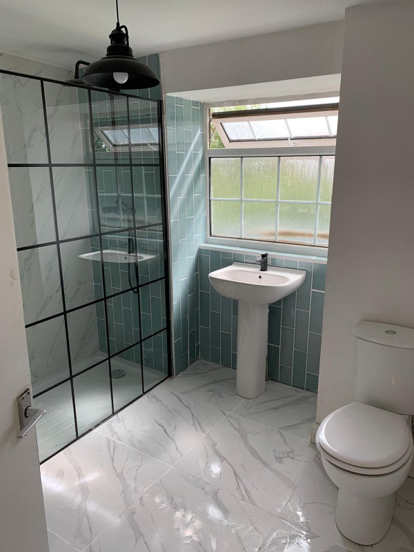 '4 bed house to share in Timperley at £395 a month' Room to Rent from