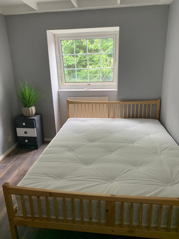 '4 bed house to share in Timperley at £395 a month' Room to Rent from