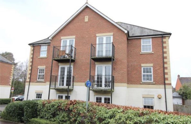 'Double Room on the popular Elvetham Heath ' Room to Rent from SpareRoom