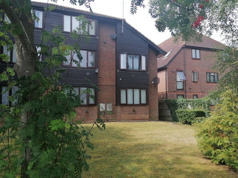 'Nortgate Crawley Studio Flat / Apartment' Room to Rent from SpareRoom