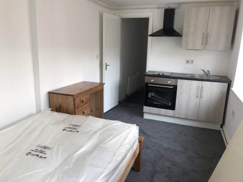 'Stunning ,Ensuite & Double Rooms DSS accepted ' Room to Rent from