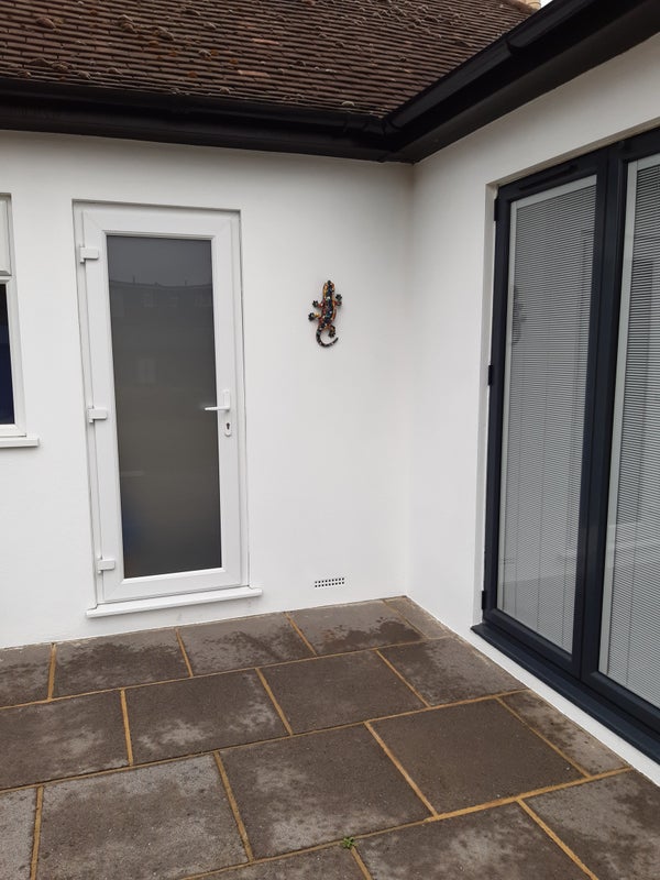 Photo 1: Own entrance