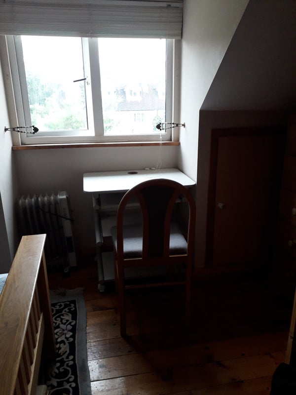 'House in country location 4 miles from marlow ' Room to Rent from