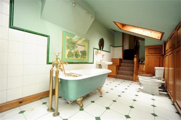 Photo 1: Stunning Bathroom!