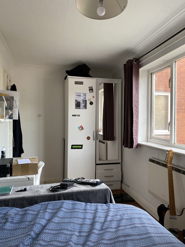 'Double Room in Salford Quays' Room to Rent from SpareRoom