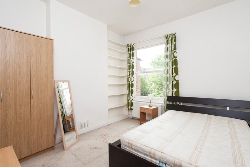 'Professional share available in Streatham Hill' Room to Rent from