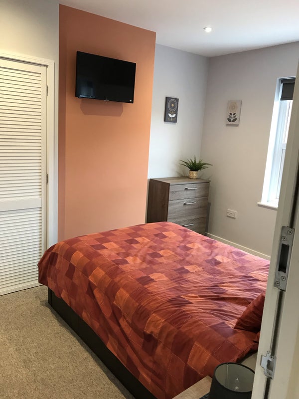 Photo 1: Double with En-suite