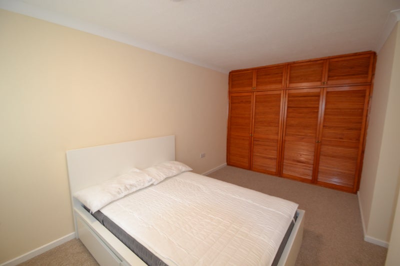 Photo 1: Room 4