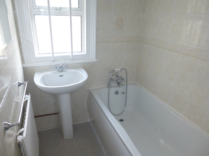 Photo 7: Bathroom