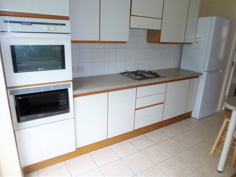 Photo 6: Kitchen