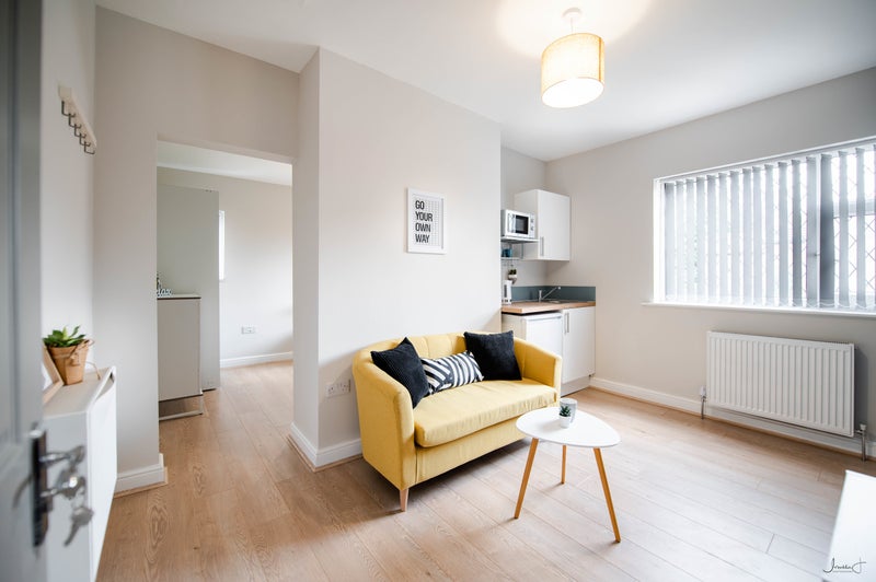 Photo 1: Spacious suite