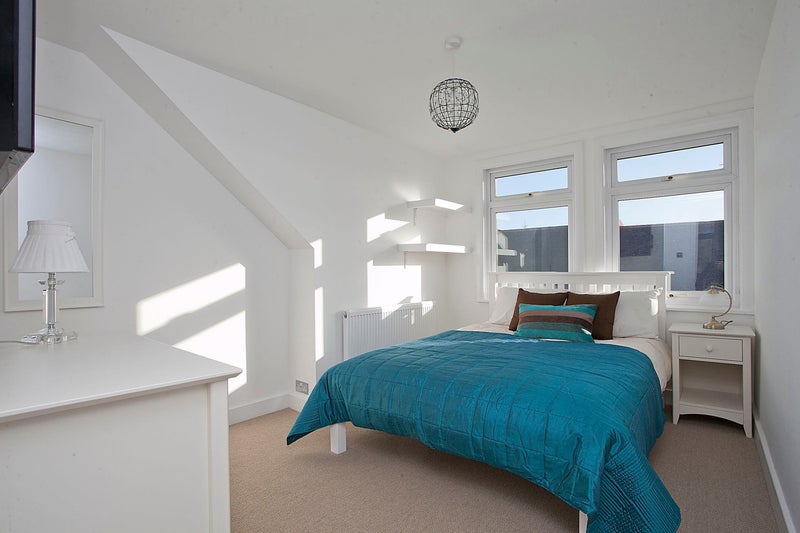 Photo 1: LUXURIOUS DOUBLE EN-SUITE ROOM