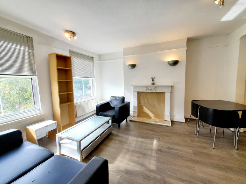 'Whole flat to rent , three bedroom , close to stn' Room to Rent from SpareRoom