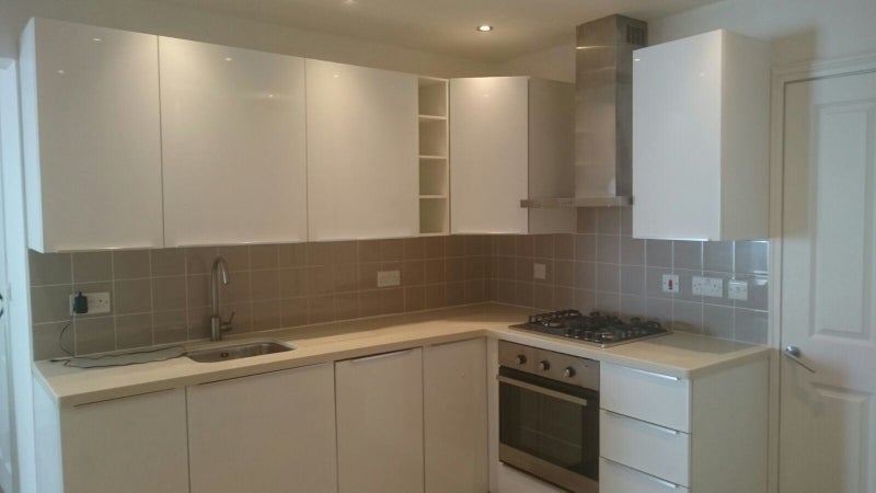 Photo 1: kitchen
