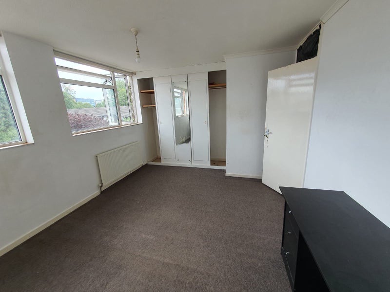 'Double Room Maidenhead Centre' Room to Rent from SpareRoom