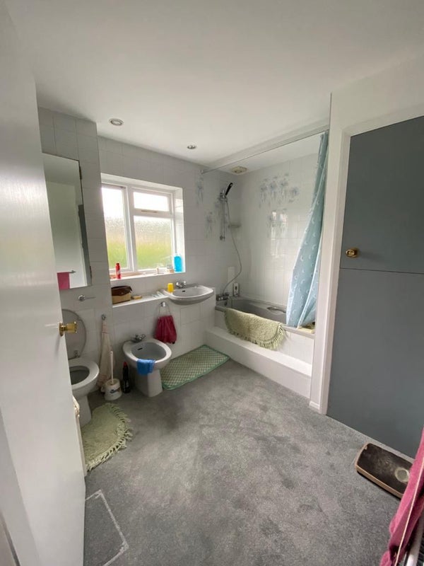 Photo 1: Bathroom