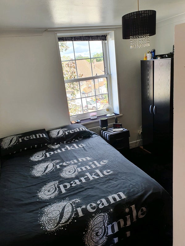 'Lovely, clean double room (single occupancy)' Room to Rent from SpareRoom