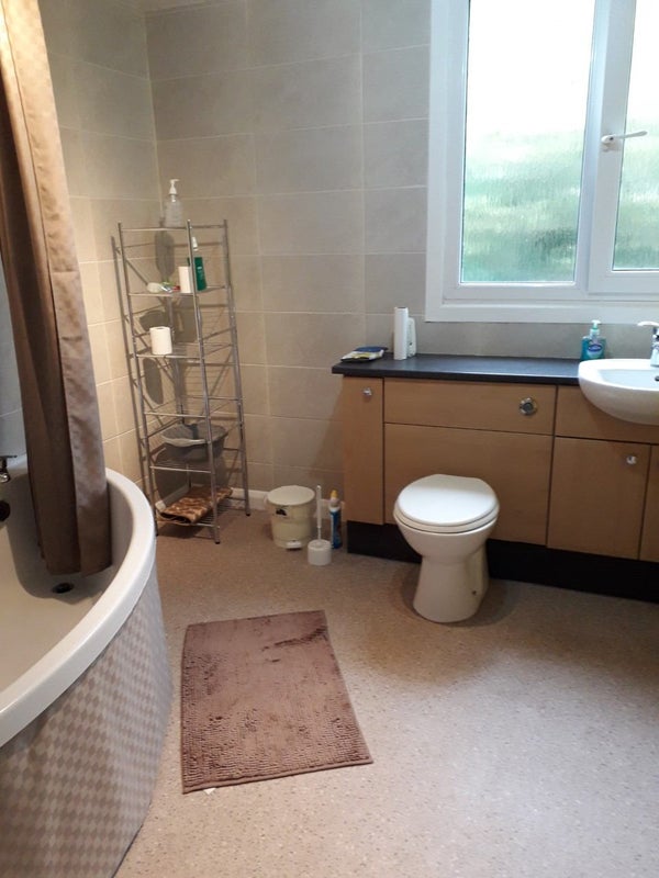Photo 7: Bathroom 1