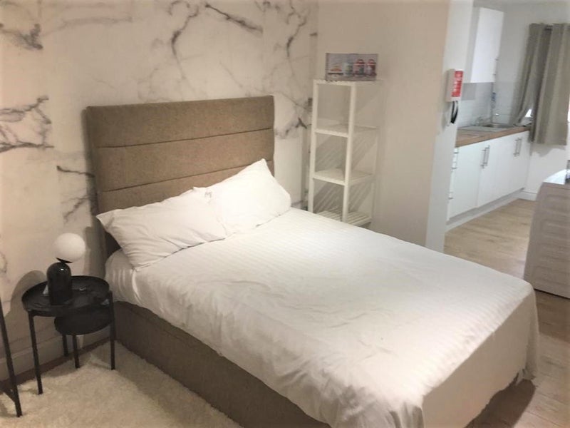 'Bedsit In South Woodford £1000 Pcm All Bills' Room to Rent from SpareRoom