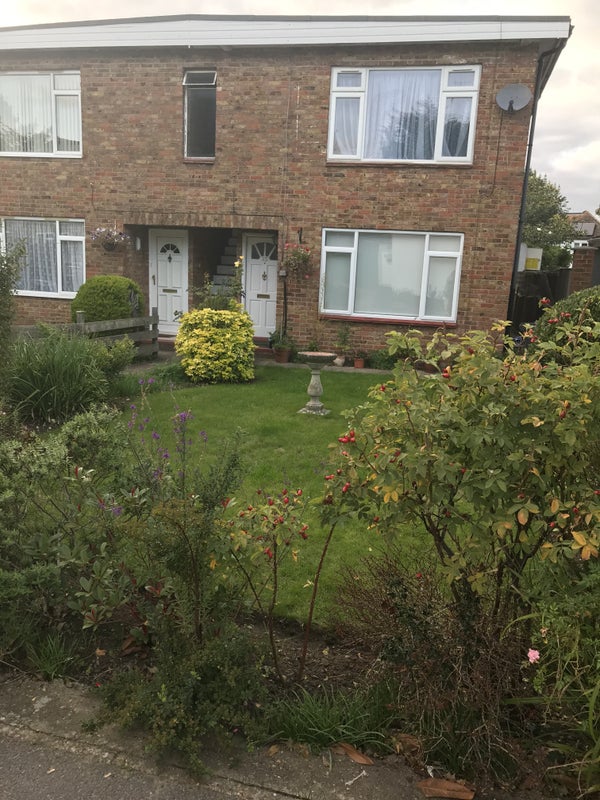 'Private road Bushey Heath single room ' Room to Rent from SpareRoom