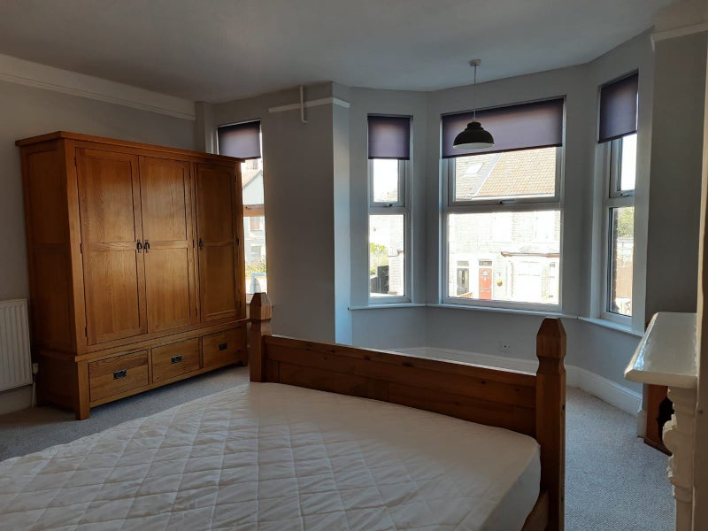 Photo 1: Room 1 - Large Double with en suite