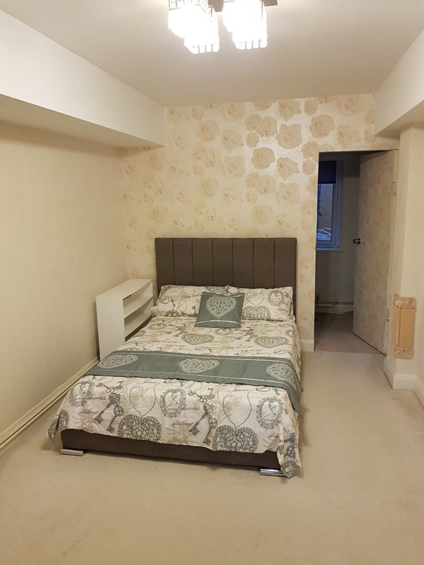 Photo 1: Bed 1 - Large double room with walk in wardrobe - available