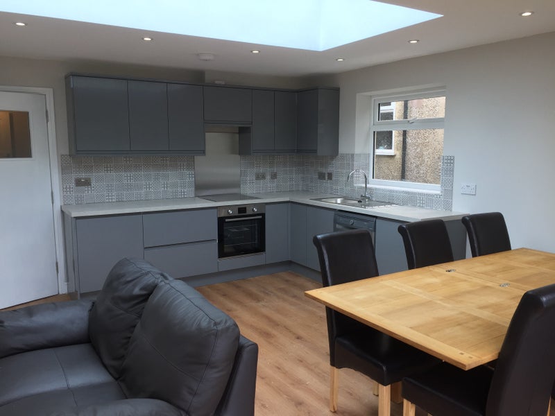 Photo 1: Kitchen Diner