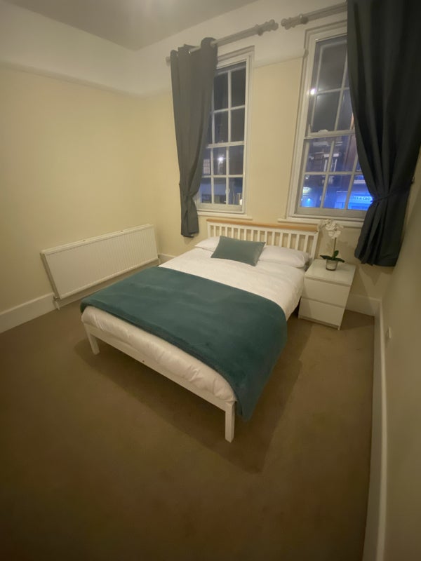 'Reigate High Street' Room to Rent from SpareRoom