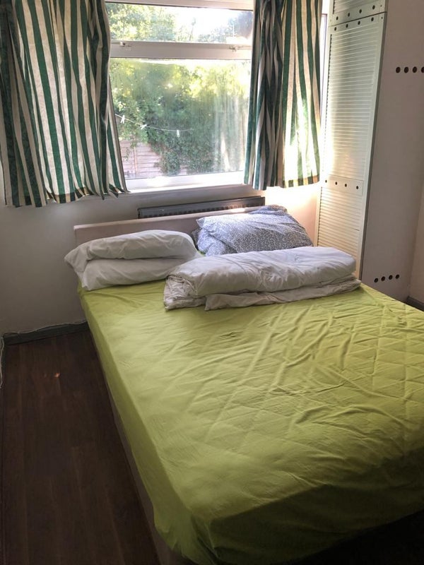 'Chigwell/Hainault Double Room, Close To Amenities.' Room to Rent from