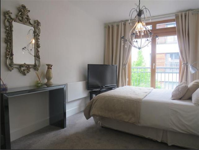 Photo 1: Bedroom 1