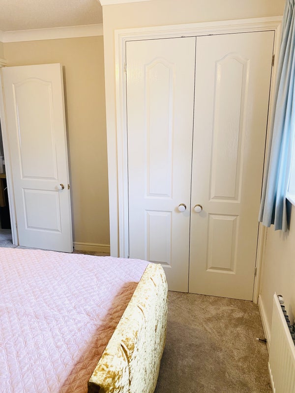 'Double room between eastcote and Ruislip Manor ' Room to Rent from