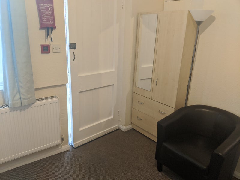 'Bedsit with Ensuite & Private Access ' Room to Rent from SpareRoom