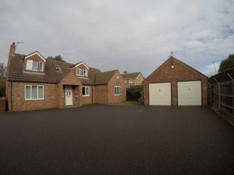 Photo 1: Amazing parking and cycle storage