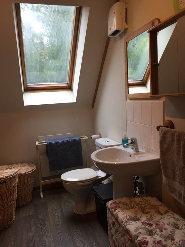 ' ensuite in detached house, Caterham Valley,' Room to Rent from SpareRoom
