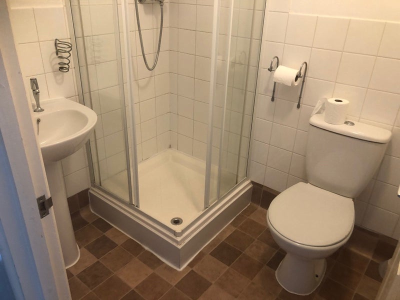 'Town Centre All Ensuite Rooms' Room to Rent from SpareRoom