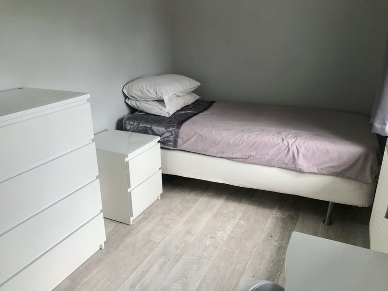 Photo 1: Single Room