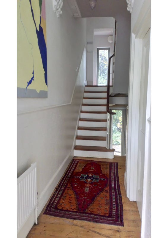 Photo 1: Entrance hall