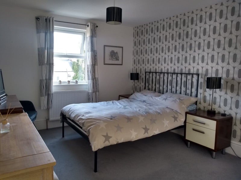 Photo 1: Room View