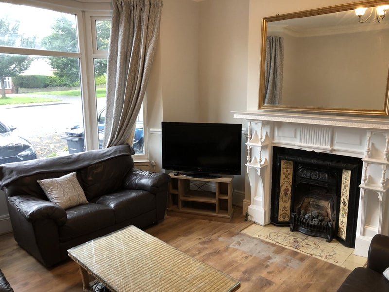 'Moseley Centre large Double in sociable house.' Room to Rent from