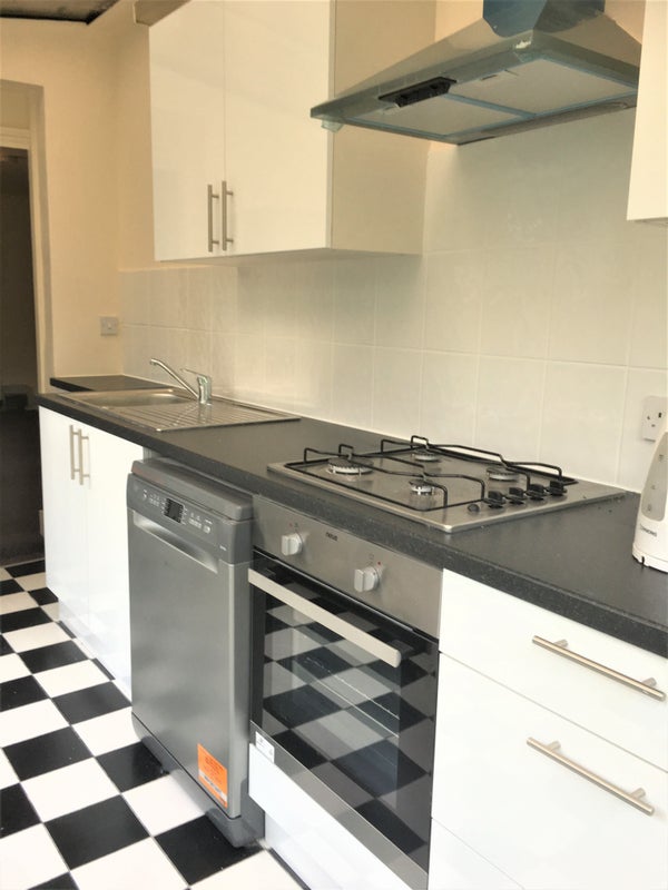 'Double Room To Rent Forest Gate £550 No Depo' Room to Rent from SpareRoom