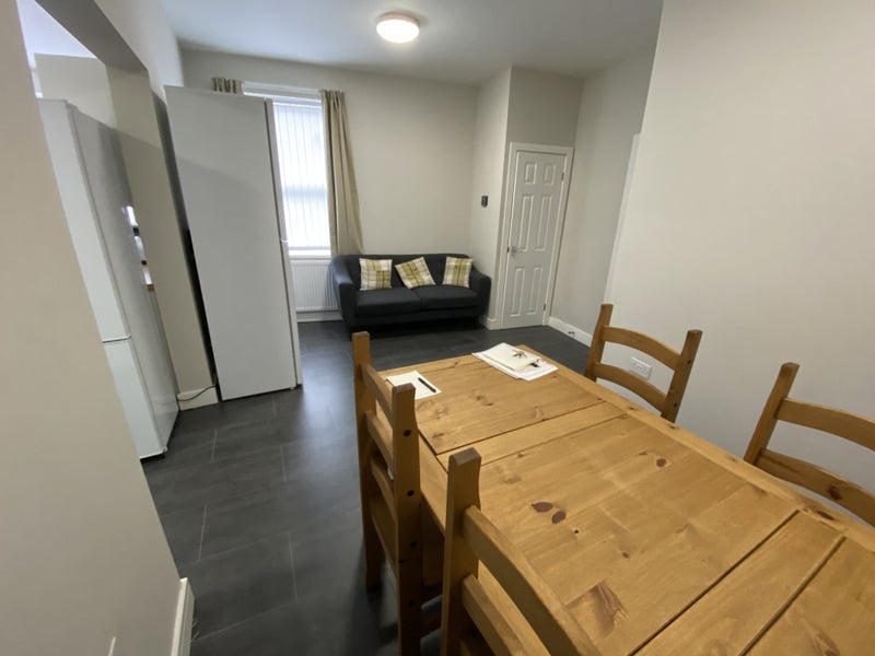 'Cozy Ensuite Double Room! Sharedhouse Wombwell ' Room to Rent from